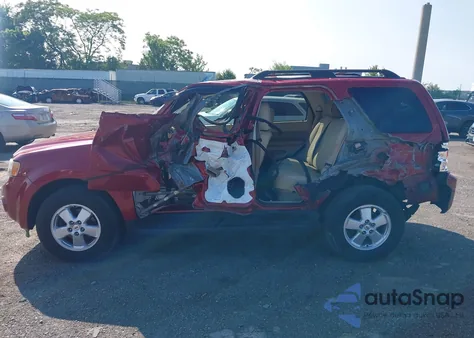 2011 Ford Escape Xlt z USA, uszkodzony, nr VIN 1FMCU0D73BKA36387